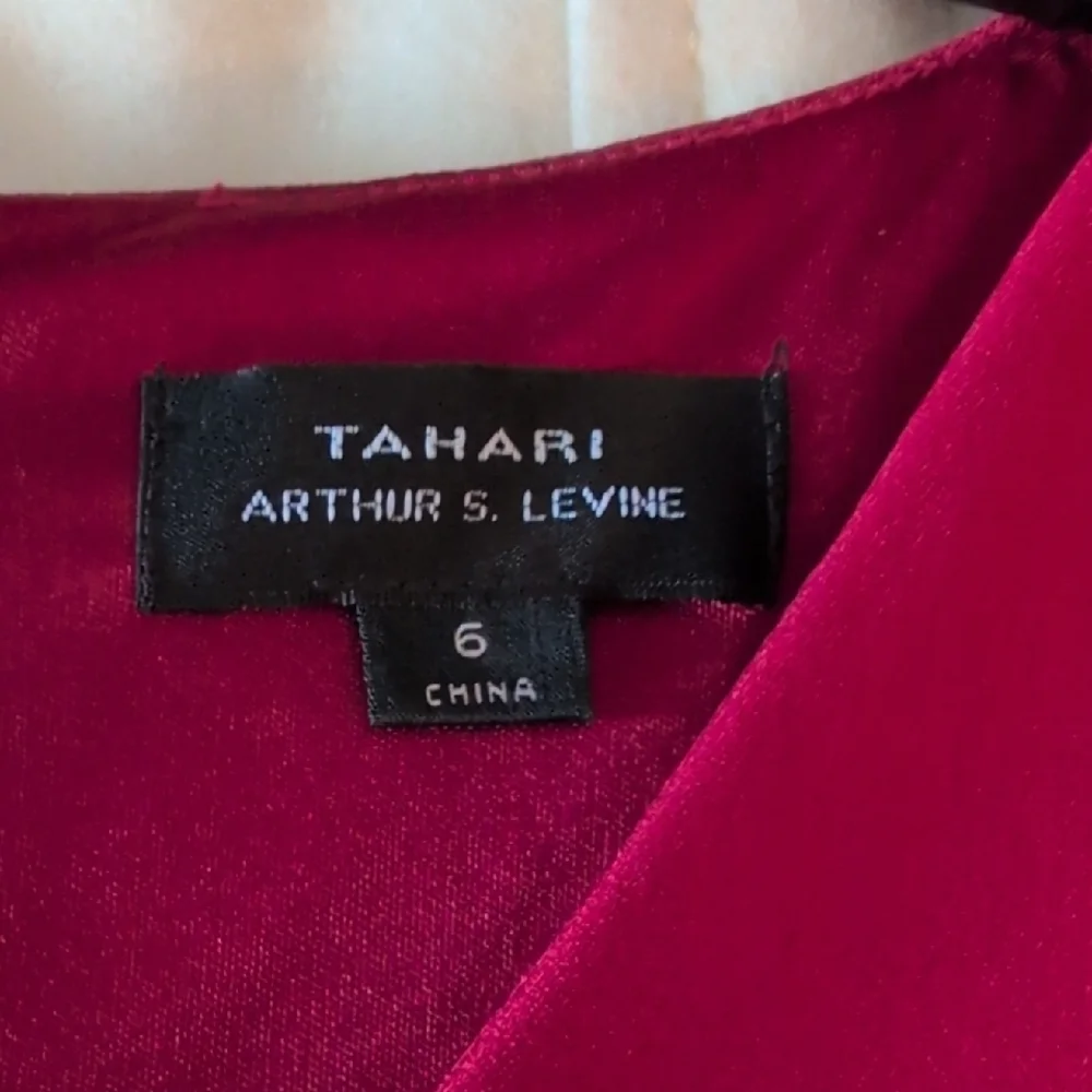 Gorgeous Red Tahari ASL Fit-and-Flare Dress with Gold Belt Accent - Picture 8 of 8
